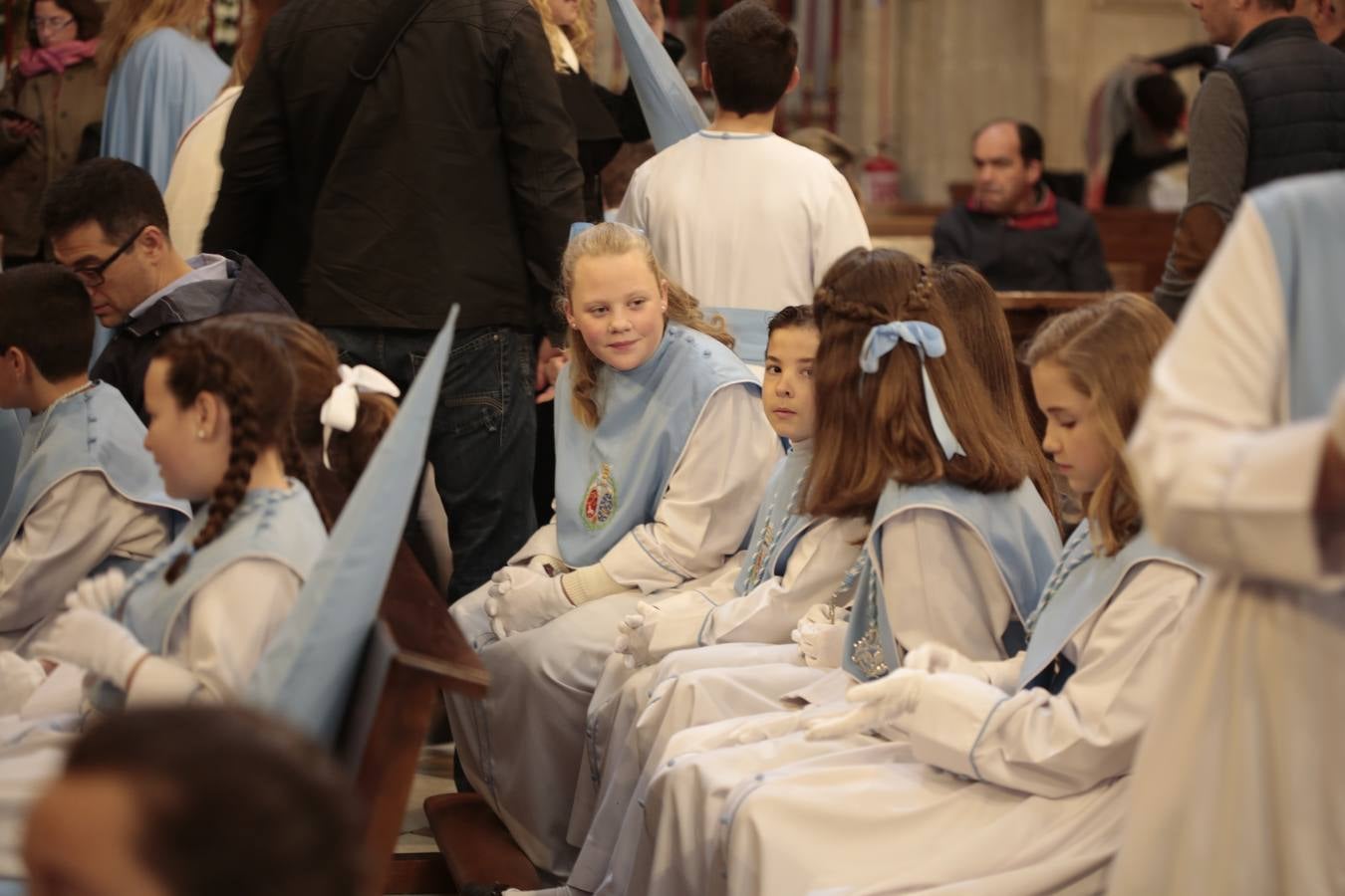 La cofradía del Resucitado de Regina Mundi pone hoy en la calle el gran estreno de esta Semana Santa. Se trata de las nuevas imágenes secundarias del paso: la Magdalena, San Juan y San Pedro. Las mismas ha sido realizadas por Israel Cornejo y vestidas por Benjamín Rodríguez. Hoy, por vez primera, salen a la calle.