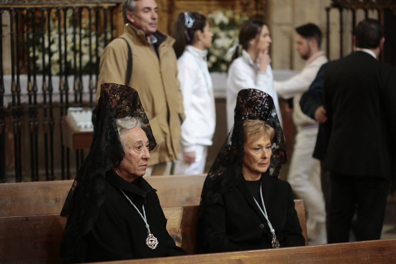 La cofradía del Resucitado de Regina Mundi pone hoy en la calle el gran estreno de esta Semana Santa. Se trata de las nuevas imágenes secundarias del paso: la Magdalena, San Juan y San Pedro. Las mismas ha sido realizadas por Israel Cornejo y vestidas por Benjamín Rodríguez. Hoy, por vez primera, salen a la calle.