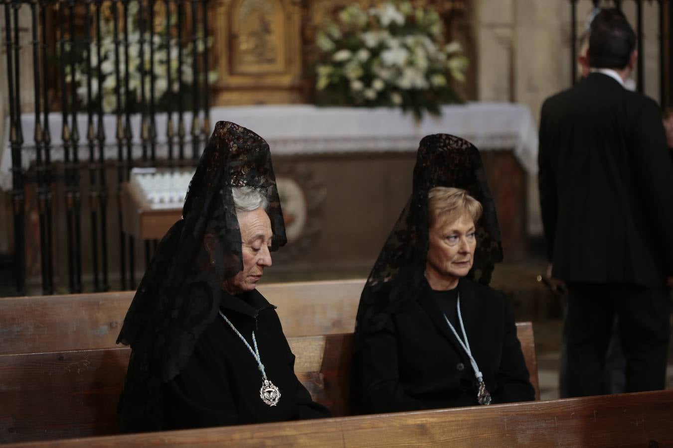 La cofradía del Resucitado de Regina Mundi pone hoy en la calle el gran estreno de esta Semana Santa. Se trata de las nuevas imágenes secundarias del paso: la Magdalena, San Juan y San Pedro. Las mismas ha sido realizadas por Israel Cornejo y vestidas por Benjamín Rodríguez. Hoy, por vez primera, salen a la calle.