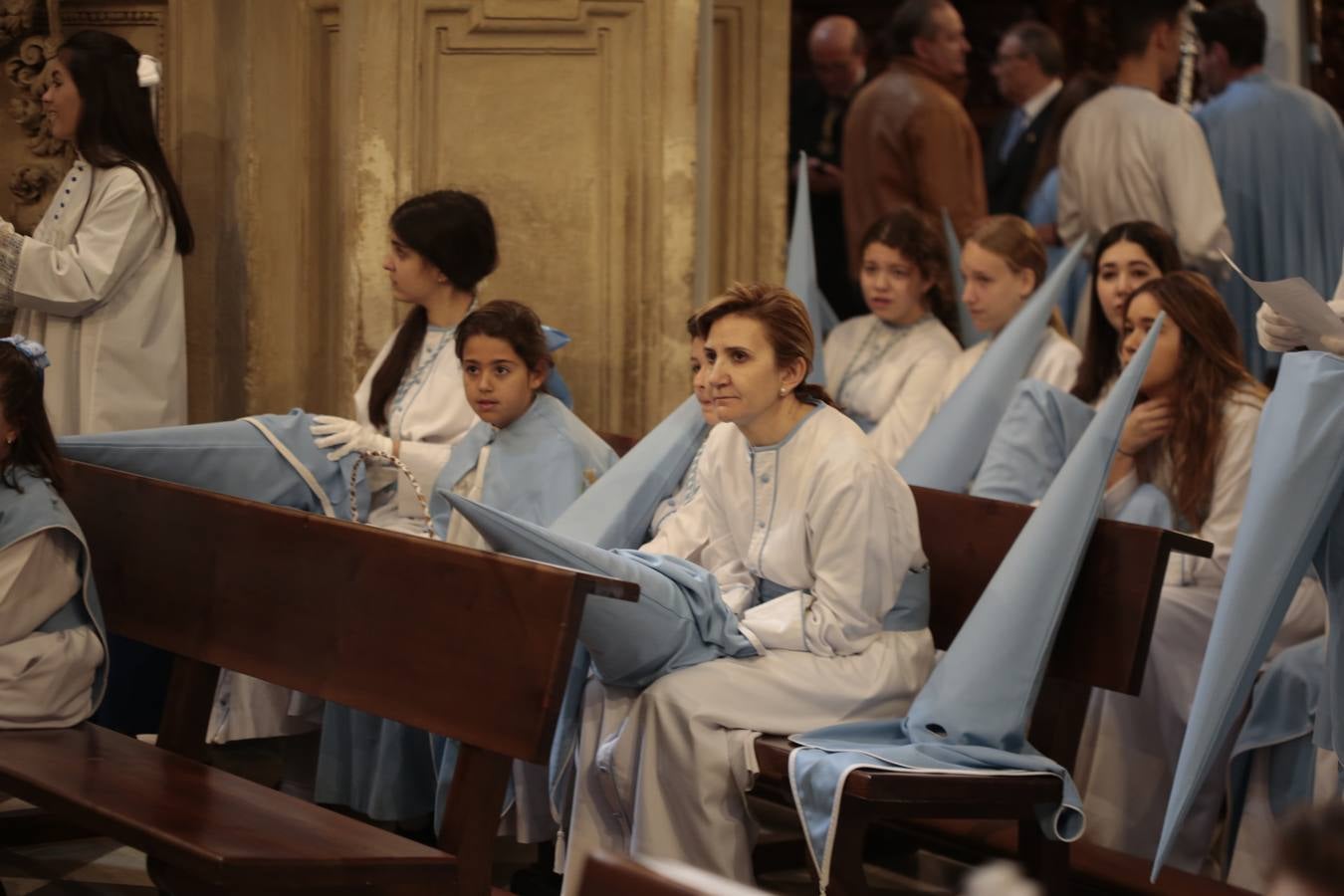 La cofradía del Resucitado de Regina Mundi pone hoy en la calle el gran estreno de esta Semana Santa. Se trata de las nuevas imágenes secundarias del paso: la Magdalena, San Juan y San Pedro. Las mismas ha sido realizadas por Israel Cornejo y vestidas por Benjamín Rodríguez. Hoy, por vez primera, salen a la calle.