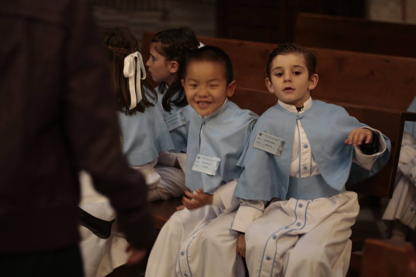 La cofradía del Resucitado de Regina Mundi pone hoy en la calle el gran estreno de esta Semana Santa. Se trata de las nuevas imágenes secundarias del paso: la Magdalena, San Juan y San Pedro. Las mismas ha sido realizadas por Israel Cornejo y vestidas por Benjamín Rodríguez. Hoy, por vez primera, salen a la calle.