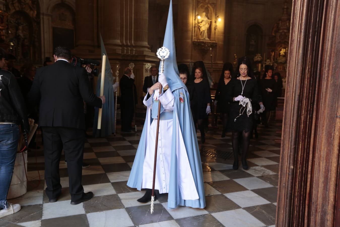 La cofradía del Resucitado de Regina Mundi pone hoy en la calle el gran estreno de esta Semana Santa. Se trata de las nuevas imágenes secundarias del paso: la Magdalena, San Juan y San Pedro. Las mismas ha sido realizadas por Israel Cornejo y vestidas por Benjamín Rodríguez. Hoy, por vez primera, salen a la calle.