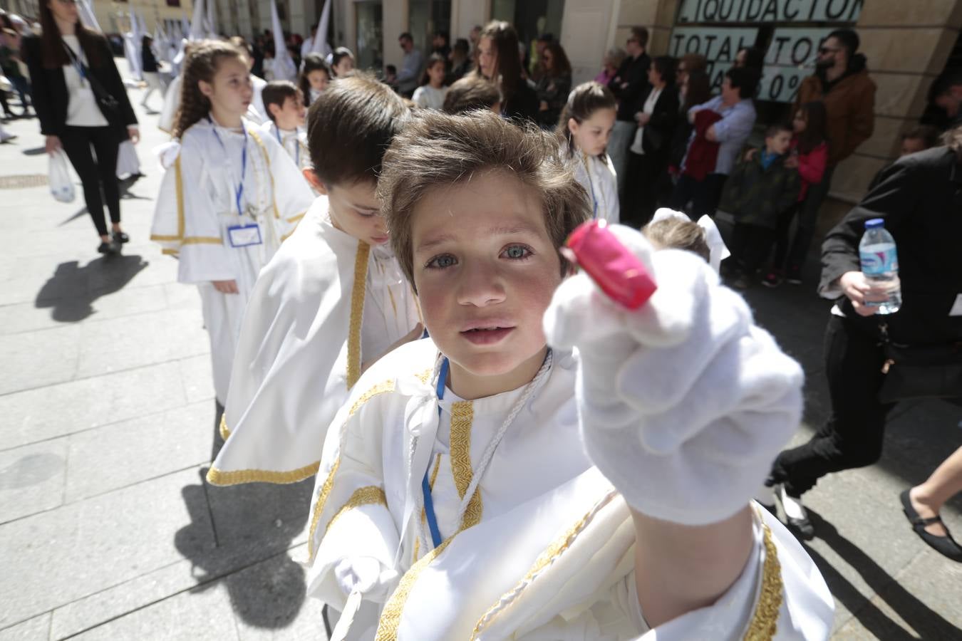 El paso de palio de Santa María del Triunfo es el último en recogerse, poniéndose con él fin a la Semana Santa de Granada cada año. Llama la atención, en el exorno floral del palio, la utilización que se hace no solo de flores, sino también de distintas frutas como manzanas, uvas, etc. Álvaro Abril es su creador.