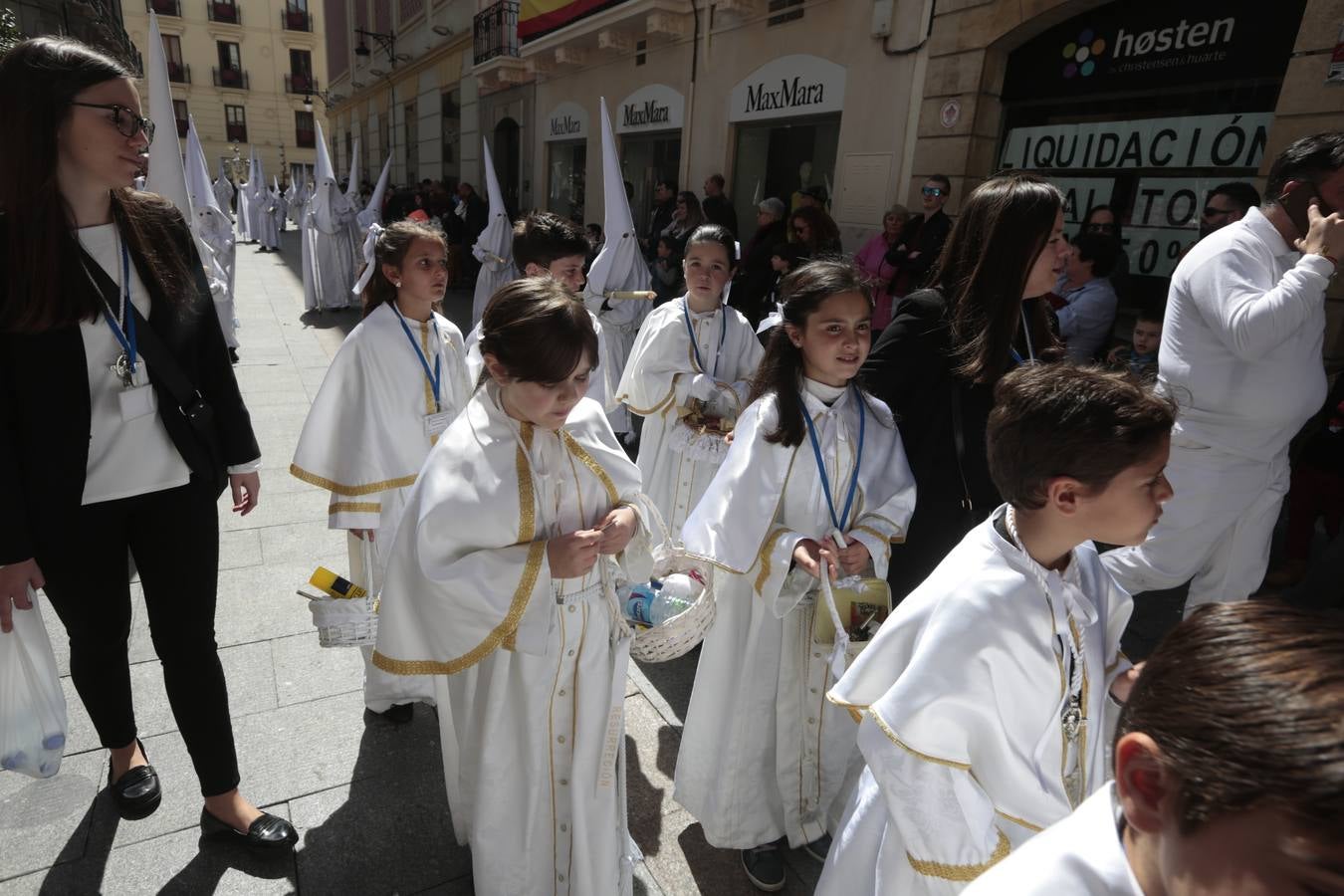 El paso de palio de Santa María del Triunfo es el último en recogerse, poniéndose con él fin a la Semana Santa de Granada cada año. Llama la atención, en el exorno floral del palio, la utilización que se hace no solo de flores, sino también de distintas frutas como manzanas, uvas, etc. Álvaro Abril es su creador.