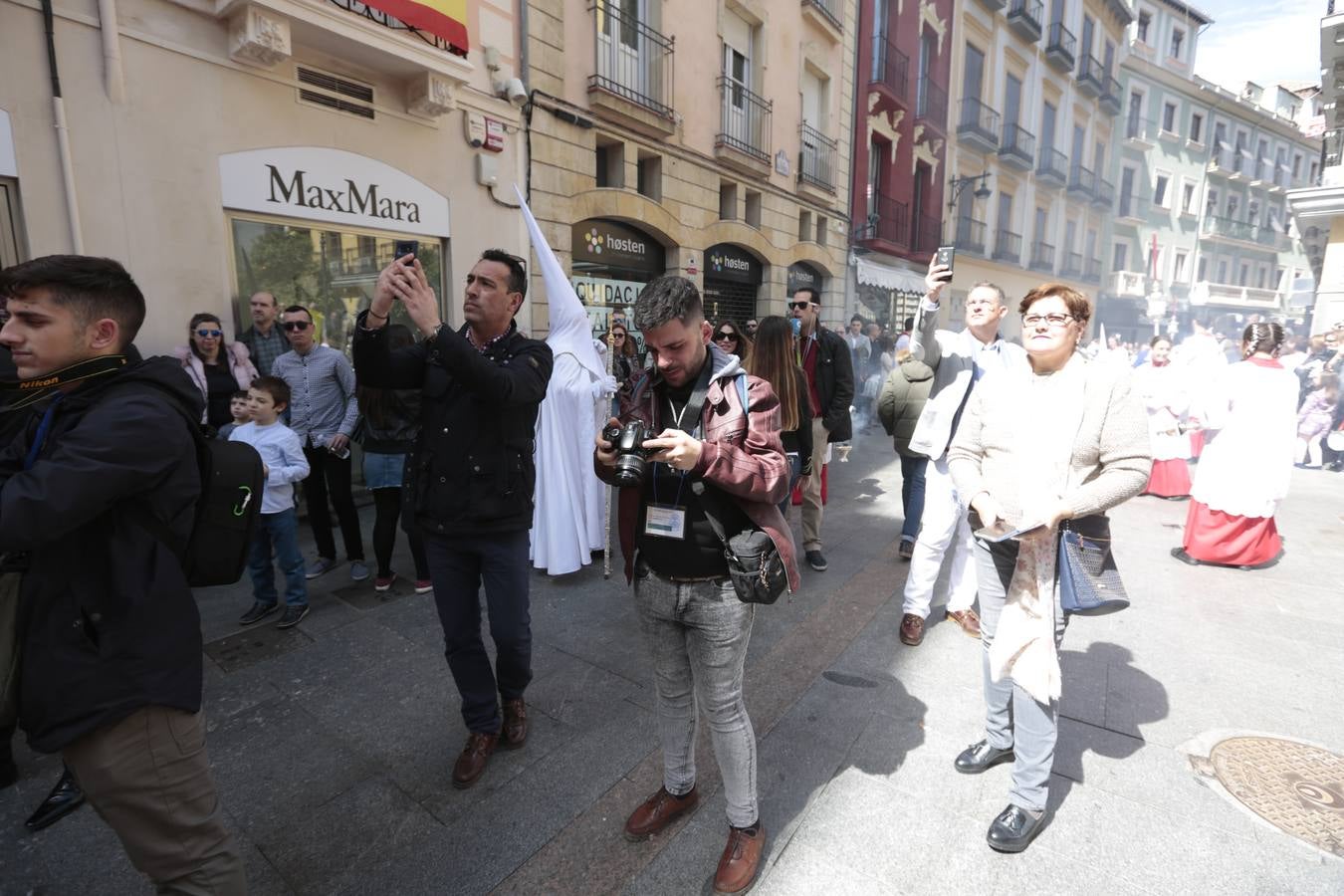 El paso de palio de Santa María del Triunfo es el último en recogerse, poniéndose con él fin a la Semana Santa de Granada cada año. Llama la atención, en el exorno floral del palio, la utilización que se hace no solo de flores, sino también de distintas frutas como manzanas, uvas, etc. Álvaro Abril es su creador.