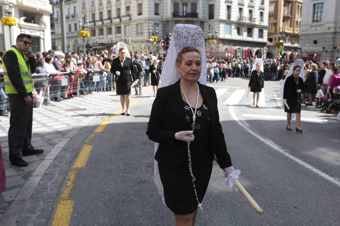 El paso de palio de Santa María del Triunfo es el último en recogerse, poniéndose con él fin a la Semana Santa de Granada cada año. Llama la atención, en el exorno floral del palio, la utilización que se hace no solo de flores, sino también de distintas frutas como manzanas, uvas, etc. Álvaro Abril es su creador.