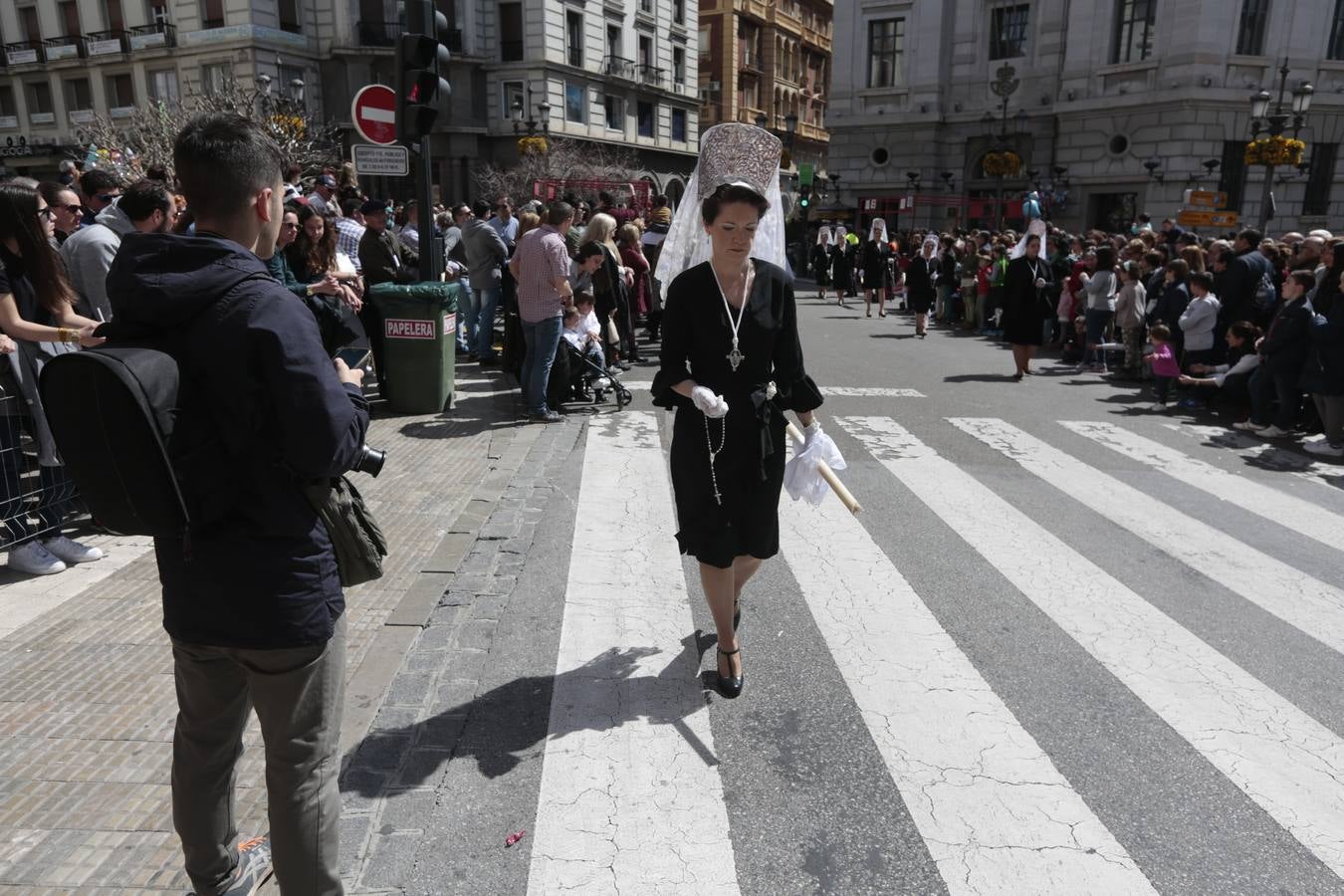 El paso de palio de Santa María del Triunfo es el último en recogerse, poniéndose con él fin a la Semana Santa de Granada cada año. Llama la atención, en el exorno floral del palio, la utilización que se hace no solo de flores, sino también de distintas frutas como manzanas, uvas, etc. Álvaro Abril es su creador.