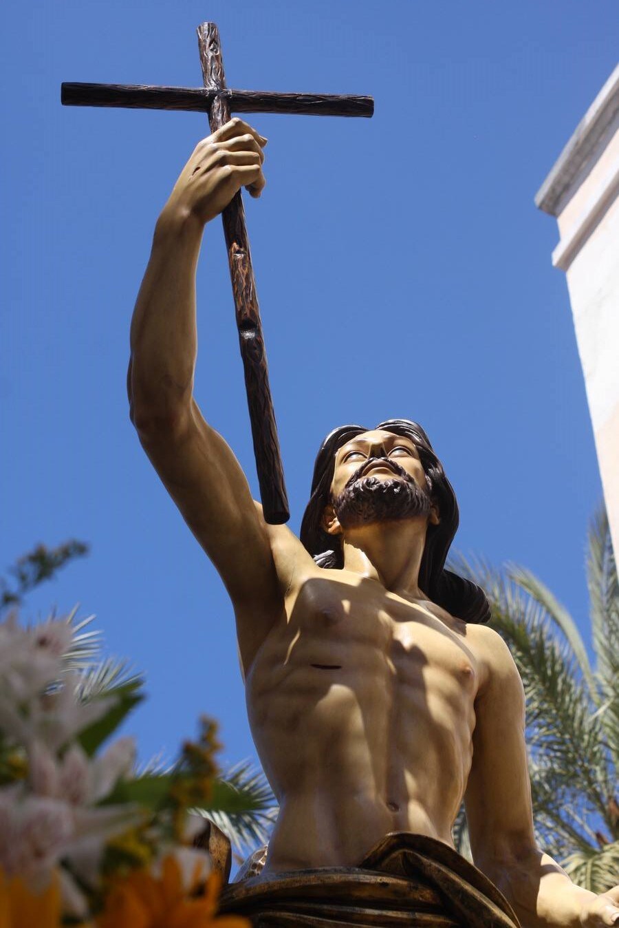 El Domingo de Resurrección en la capital se levantó apacible y soleado, un día totalmente primaveral para recibir a Cristo resucitado 