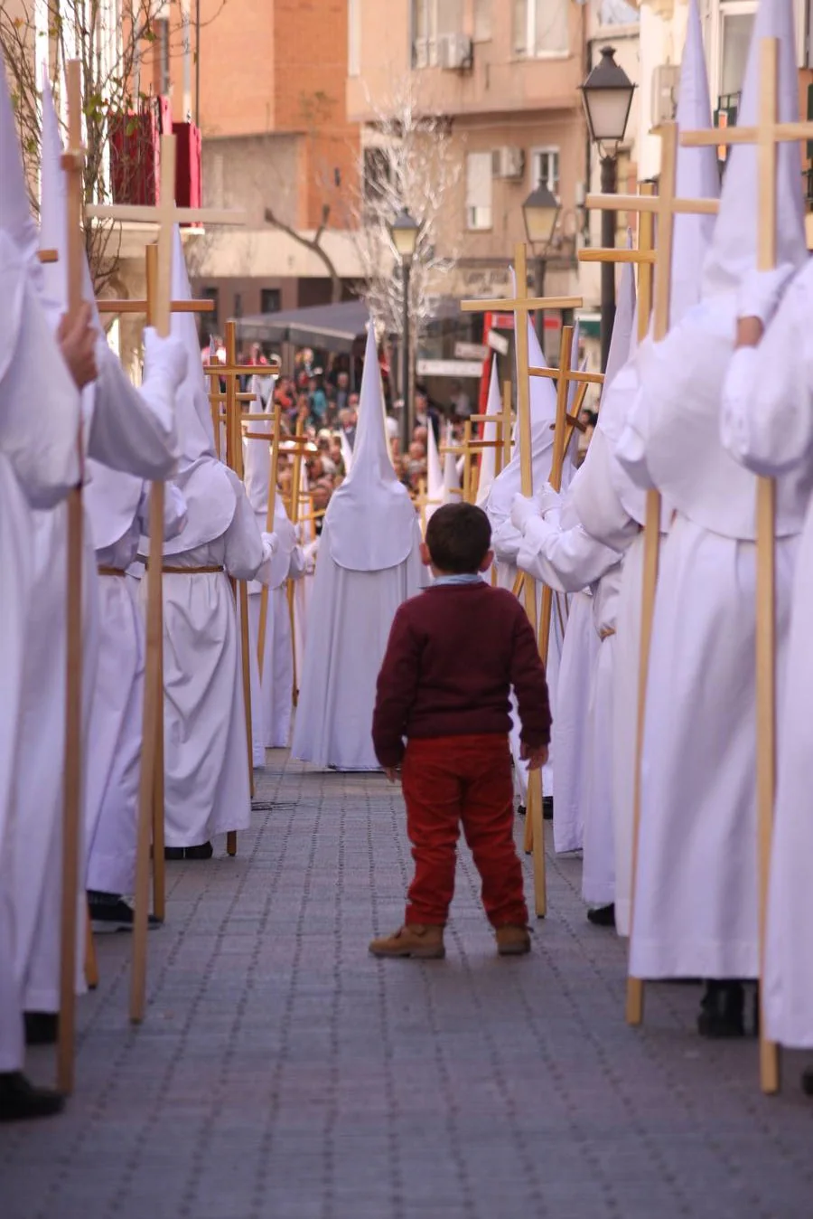 El Domingo de Resurrección en la capital se levantó apacible y soleado, un día totalmente primaveral para recibir a Cristo resucitado 