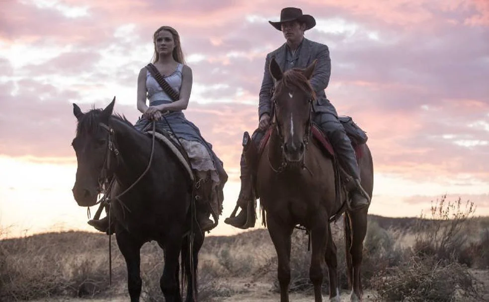 James Marsden y Evan Rachel Wood en una escena de 'Westworld' (2016-2018)