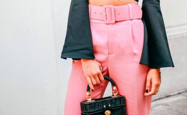 Así llevan el traje rosa de Zara las famosas de más de 50: el look