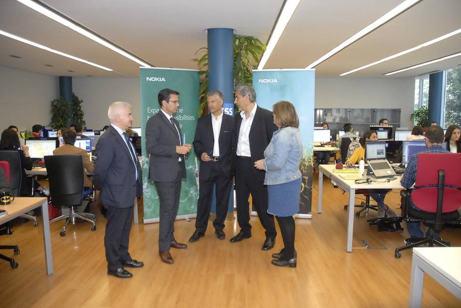 Está dedicado al diseño de fibra óptica, aglutina un equipo humano formado por 41 personas