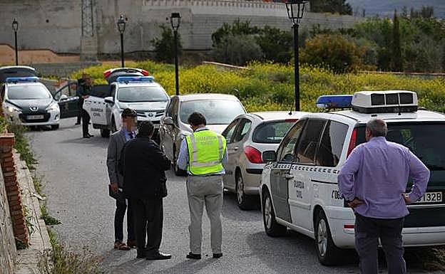 Registro en la casa donde nació el bebe aparecido en la planta de basura de Alhendín. 