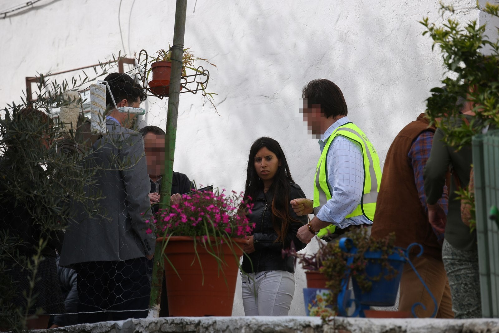 Los agentes acompañaron el jueves hasta el domicilió de Talará a la madre del bebé que apareció muerto en la planta de basuras de Alhendín y a su padre y abuelo de la criatura. Buscaban nuevas pruebas. 