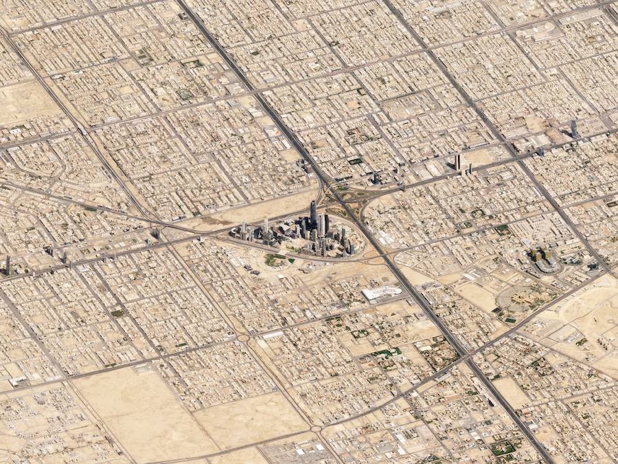 Riad. Los rascacielos emergen entre una masa de viviendas de baja altura en el ‘downtown’ de Riad. 