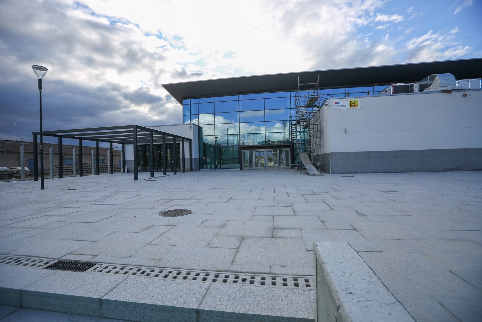 Aún se rematan las últimas obras en la estación, cerramiento de la línea y tratamiento de taludes, cuando se cumplen 3 años de aislamiento