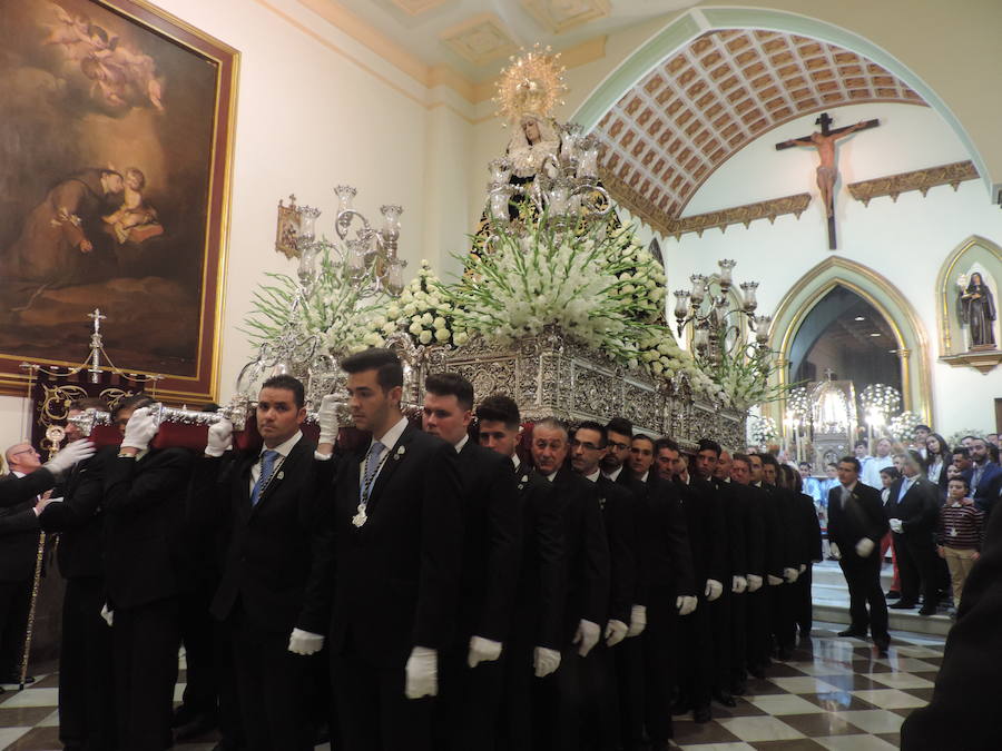 Ya con la Virgen en la calle se procedía a la bendición de un retablo cerámico dedicado a la Virgen del Espino, también conocida como Virgen del Pincho