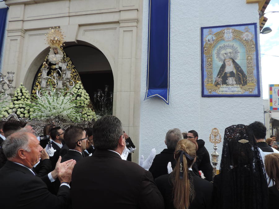 Ya con la Virgen en la calle se procedía a la bendición de un retablo cerámico dedicado a la Virgen del Espino, también conocida como Virgen del Pincho