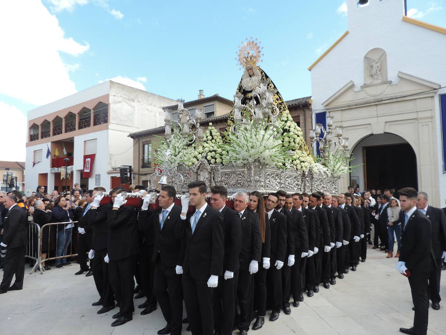 Ya con la Virgen en la calle se procedía a la bendición de un retablo cerámico dedicado a la Virgen del Espino, también conocida como Virgen del Pincho