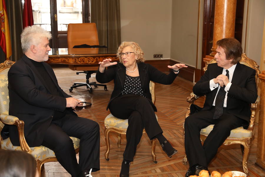 El 'Ruiseñor de Linares' ha recibido la distinción hoy en el Ayuntamiento de Madrid