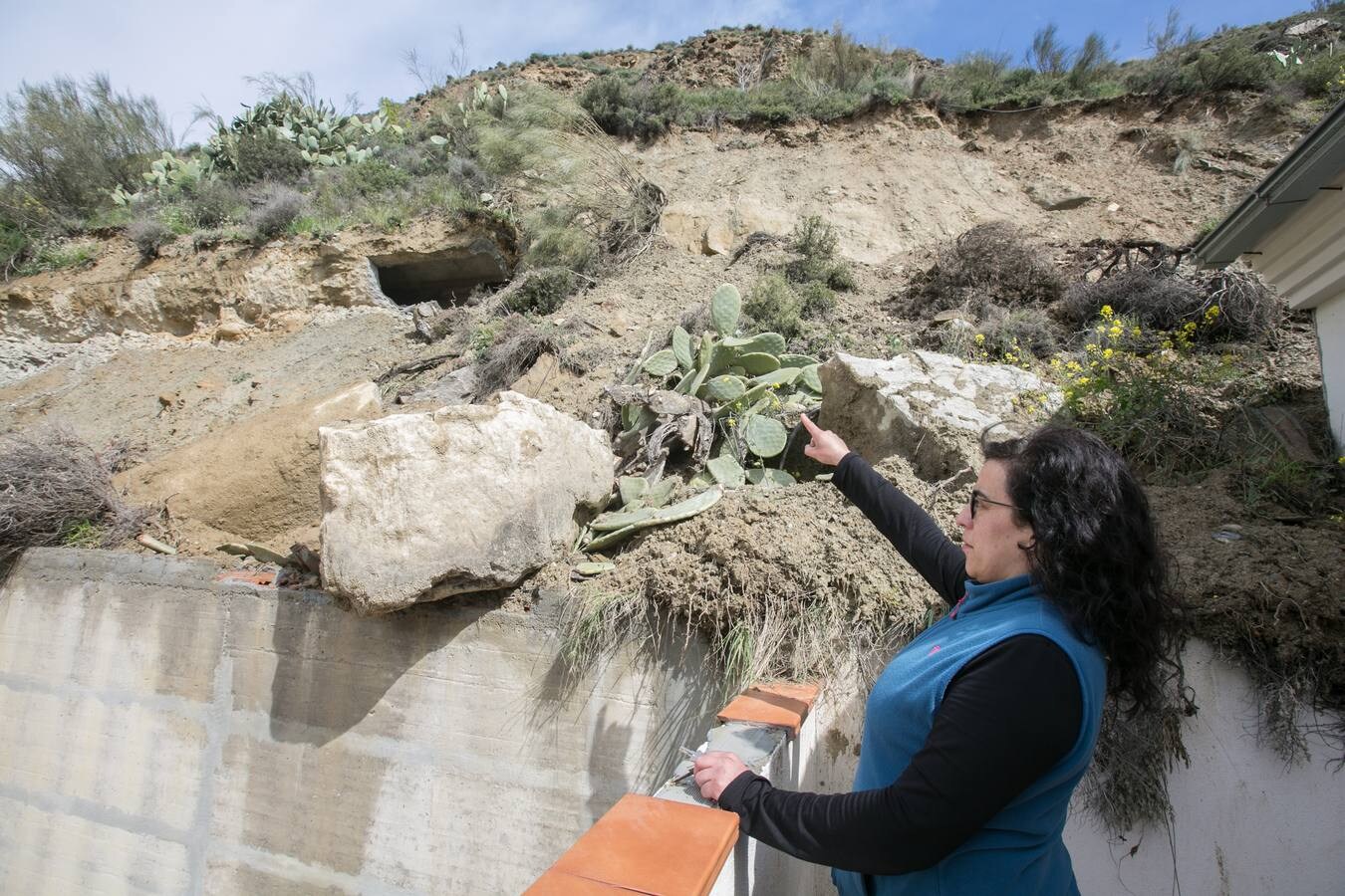 Hay caminos cortados, viviendas amenazadas por la caída de rocas o por el deslizamiento de laderas, entre otros desperfectos