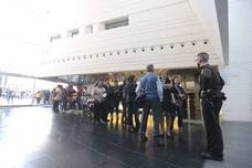 Las propuestas culturales y el buen tiempo lanzan a la calle a miles de granadinos