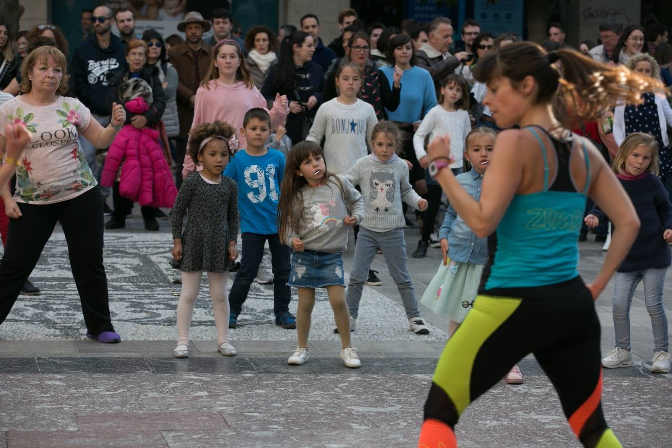 Los granadinos llenan museos y plazas en una jornada en la que el tiempo invita a disfrutar de la cultura