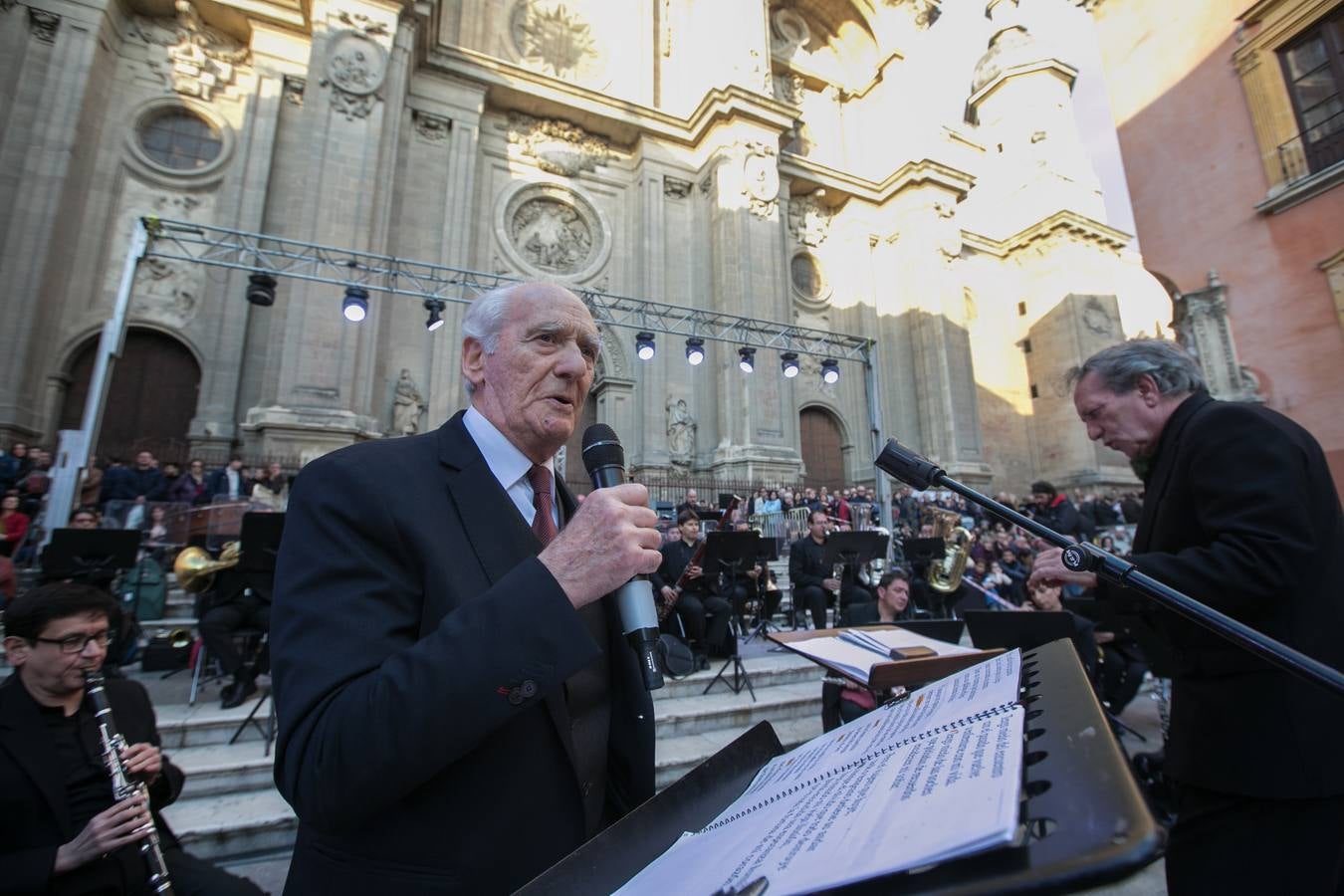 Los granadinos llenan museos y plazas en una jornada en la que el tiempo invita a disfrutar de la cultura