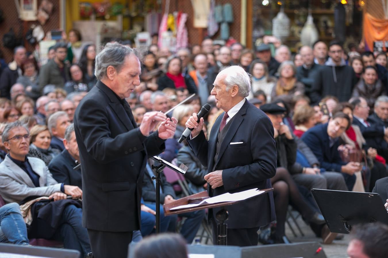 Los granadinos llenan museos y plazas en una jornada en la que el tiempo invita a disfrutar de la cultura
