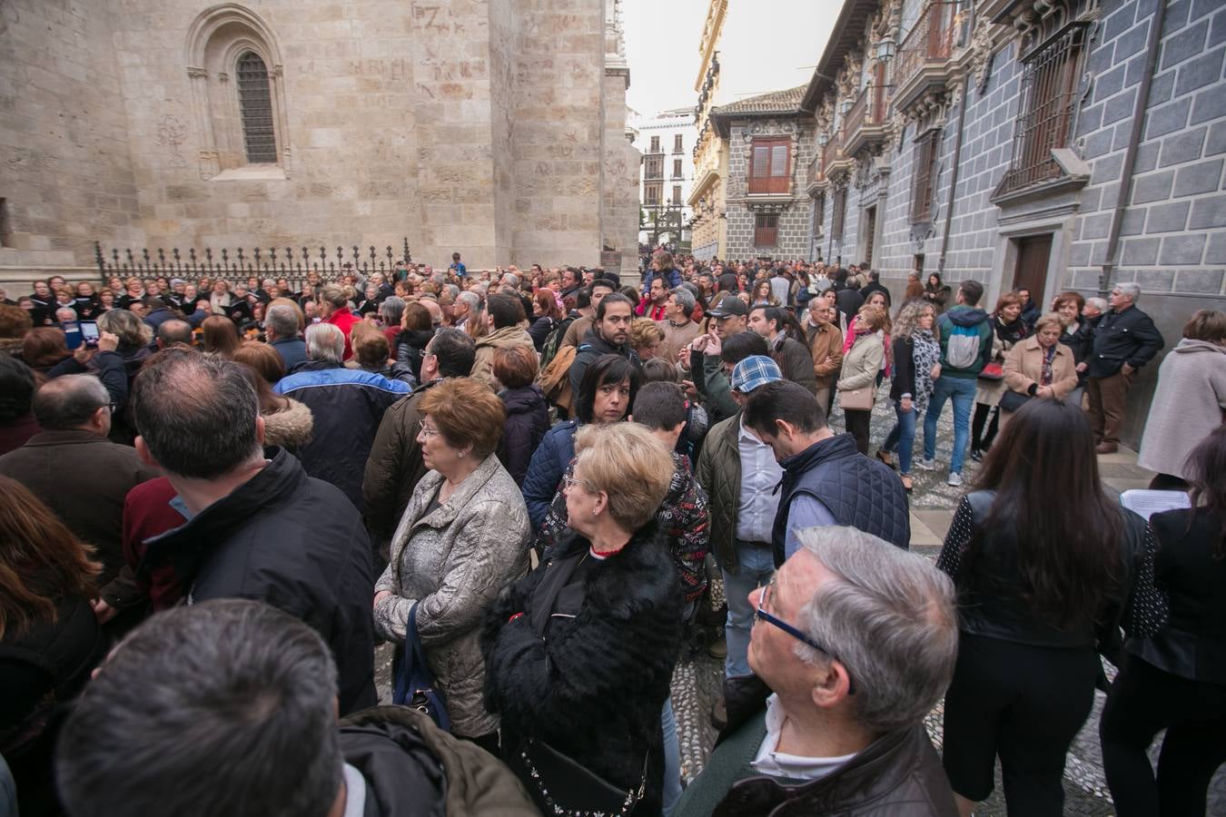 Los granadinos llenan museos y plazas en una jornada en la que el tiempo invita a disfrutar de la cultura