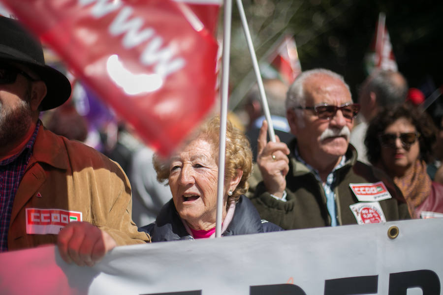 Varios miles de personas se manifiestan en Andalucía en defensa de unas prestaciones dignas