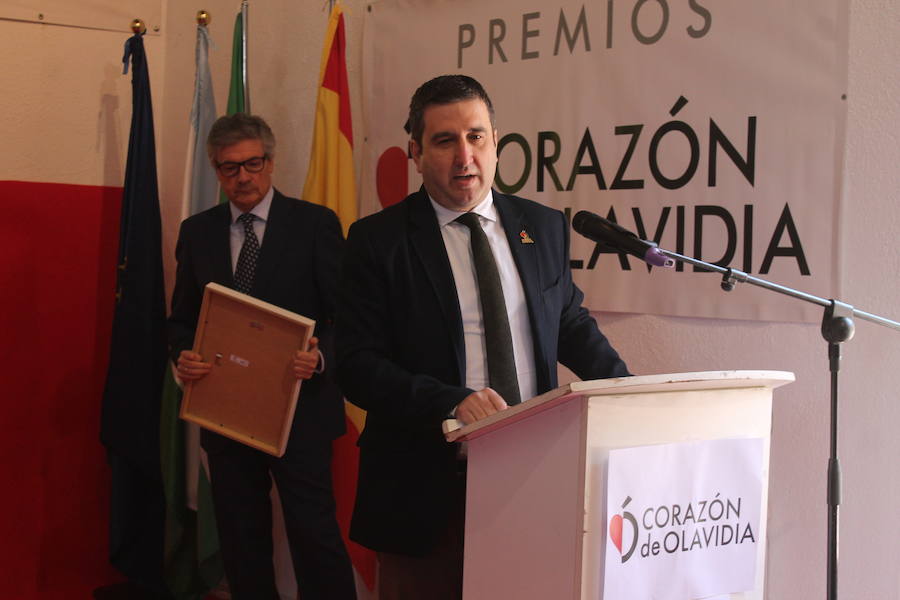 Carboneros entregó ayer sus premios Corazón de Olavidia | Entre los distinguidos, el periódico IDEAL, la Fundación Real Madrid y Baltasar Garzón