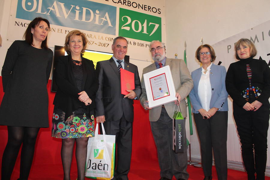 Carboneros entregó ayer sus premios Corazón de Olavidia | Entre los distinguidos, el periódico IDEAL, la Fundación Real Madrid y Baltasar Garzón