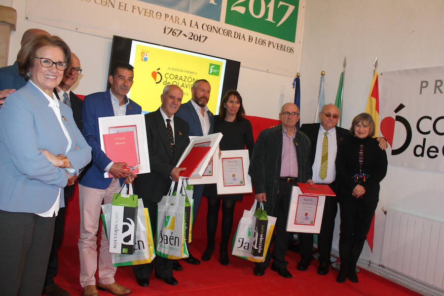 Carboneros entregó ayer sus premios Corazón de Olavidia | Entre los distinguidos, el periódico IDEAL, la Fundación Real Madrid y Baltasar Garzón