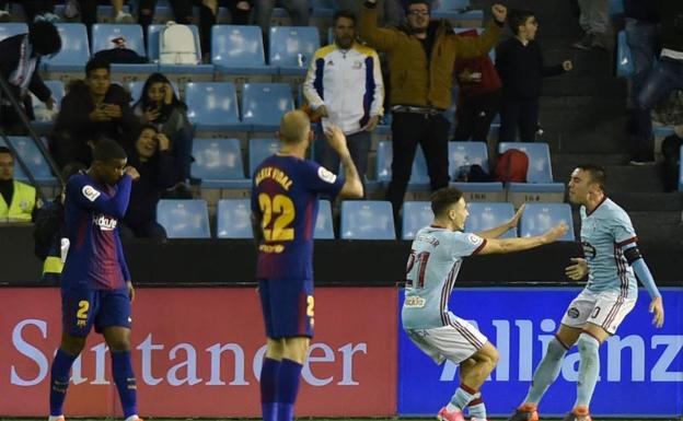 Iago Aspas (d) celebra el gol del empate del Celta. 