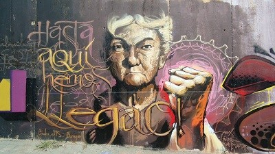 La calle Mirador del Genil de Granada atesora una veintena de murales que demuestran que Granada es la primera potencia en arte urbano