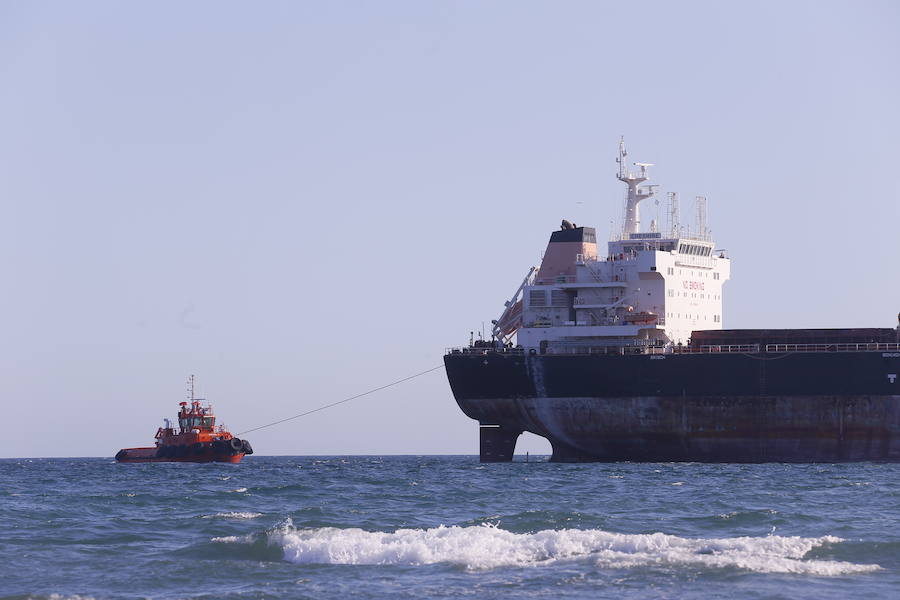 El carguero que se incendió en las costas canarias ha permanecido siete meses en Motril, donde se ha realizado su descarga, y ya se dirige a Turquía para ser vendido como chatarra 