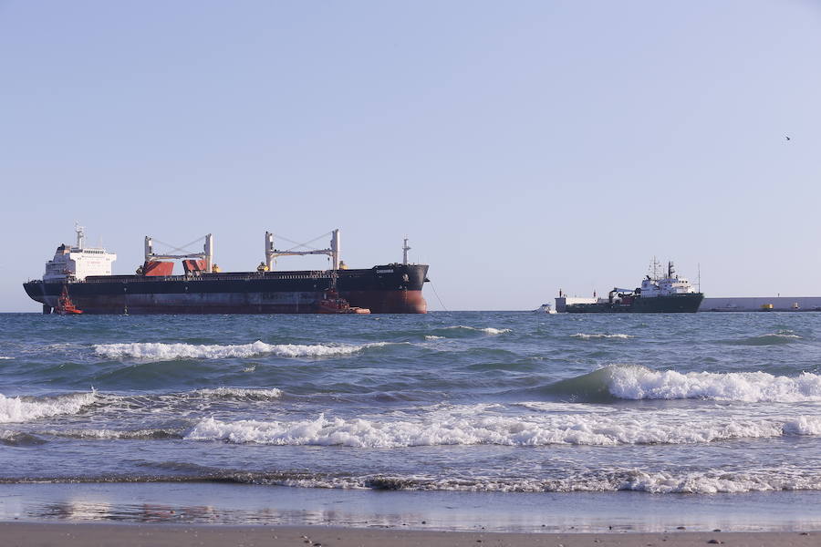 El carguero que se incendió en las costas canarias ha permanecido siete meses en Motril, donde se ha realizado su descarga, y ya se dirige a Turquía para ser vendido como chatarra 