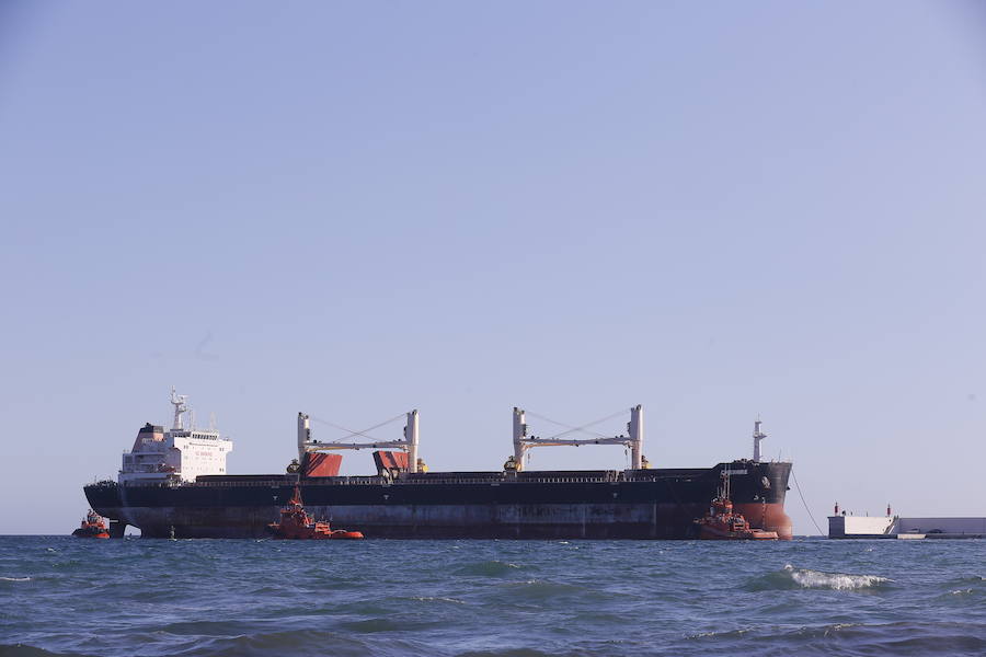 El carguero que se incendió en las costas canarias ha permanecido siete meses en Motril, donde se ha realizado su descarga, y ya se dirige a Turquía para ser vendido como chatarra 