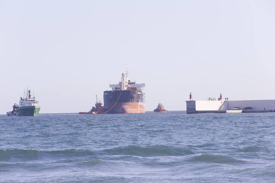 El carguero que se incendió en las costas canarias ha permanecido siete meses en Motril, donde se ha realizado su descarga, y ya se dirige a Turquía para ser vendido como chatarra 