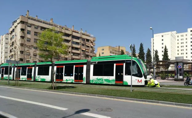 La avería de una unidad del metro de Granada impide el paso normal de los trenes durante una hora