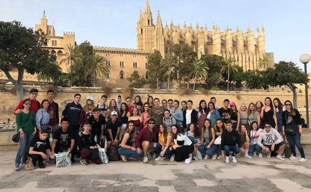 Los estudiantes del IES La Contraviesa de Albuñol en la escala de Palma de Mallorca. 