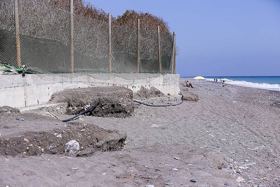 El Gobierno destina más de un millón de euros para reparar los destrozos que el temporal causó en febrero en las playas granadinas, que también afectó a algún paseo marítimo.