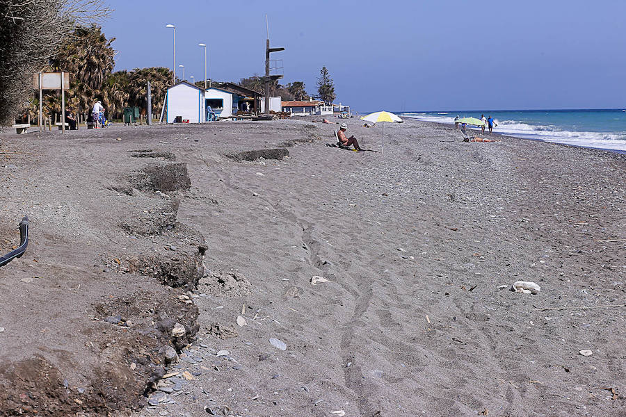 El Gobierno destina más de un millón de euros para reparar los destrozos que el temporal causó en febrero en las playas granadinas, que también afectó a algún paseo marítimo.