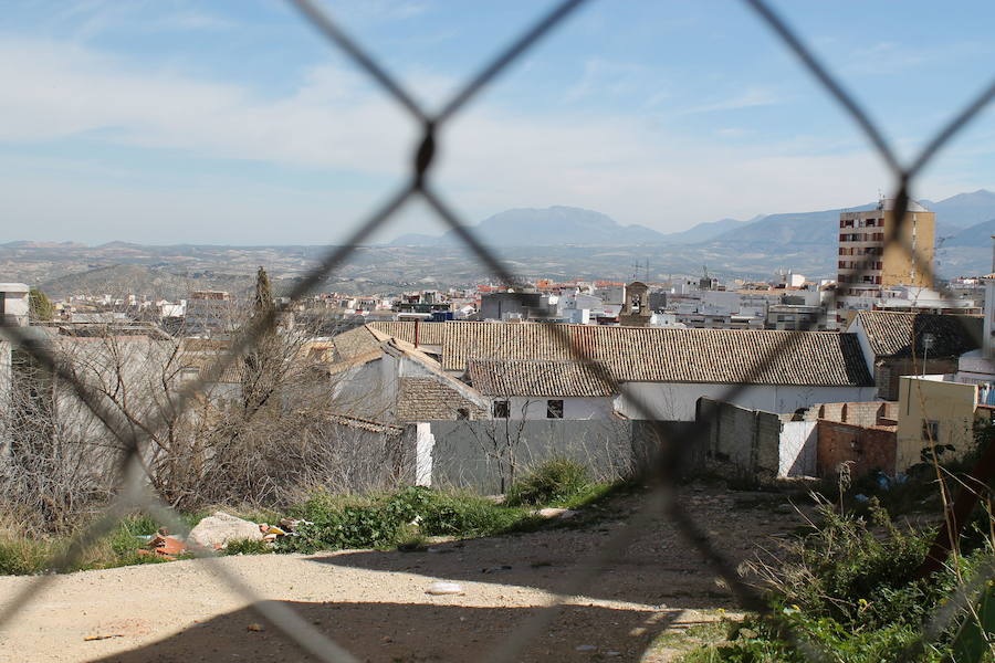 Los últimos derrumbes han puesto en evidencia una realidad que viene de décadas atrás. Históricos luchadores del movimiento vecinal hablan de más de 20 años de incumplimientos