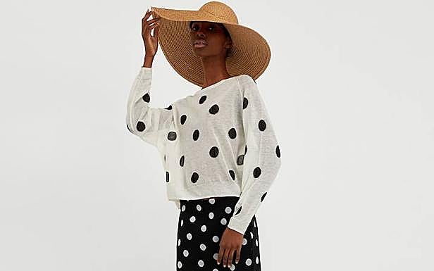 Las 5 prendas de Zara rebajadas que están de moda por ser famosas