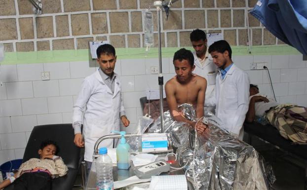 Heridos en el bombardeo saudí contra una boda en Yemen.
