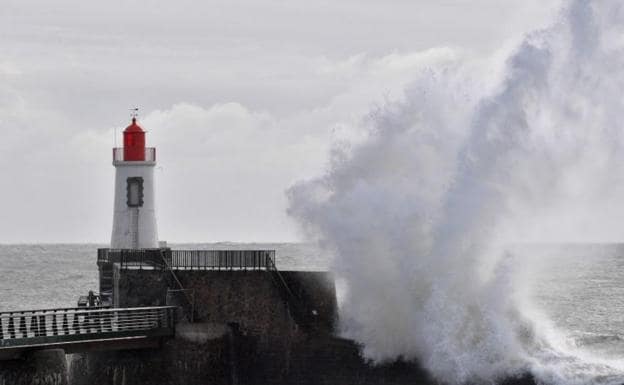 Expertos alertan del preocupante aumento del tamaño de las olas en Europa