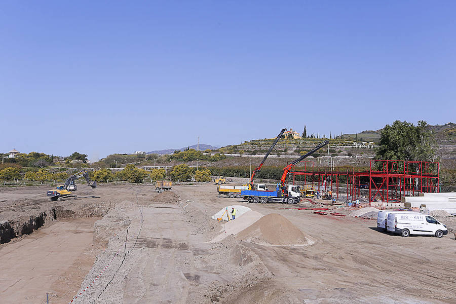 Las actuaciones van muy avanzadas y ya tienen licencia; además se espera que para antes del verano estén las calles terminadas y abra el Burger King