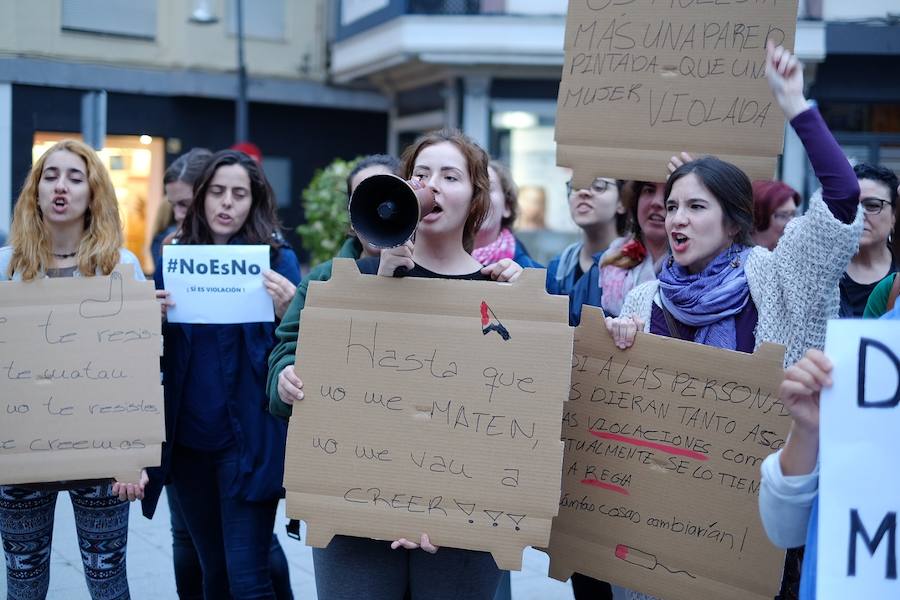 La convocatoria ha partido de la Plataforma Feminista Motrileña, que ha citado a las 20.30 horas de la tarde en la plaza de la Aurora